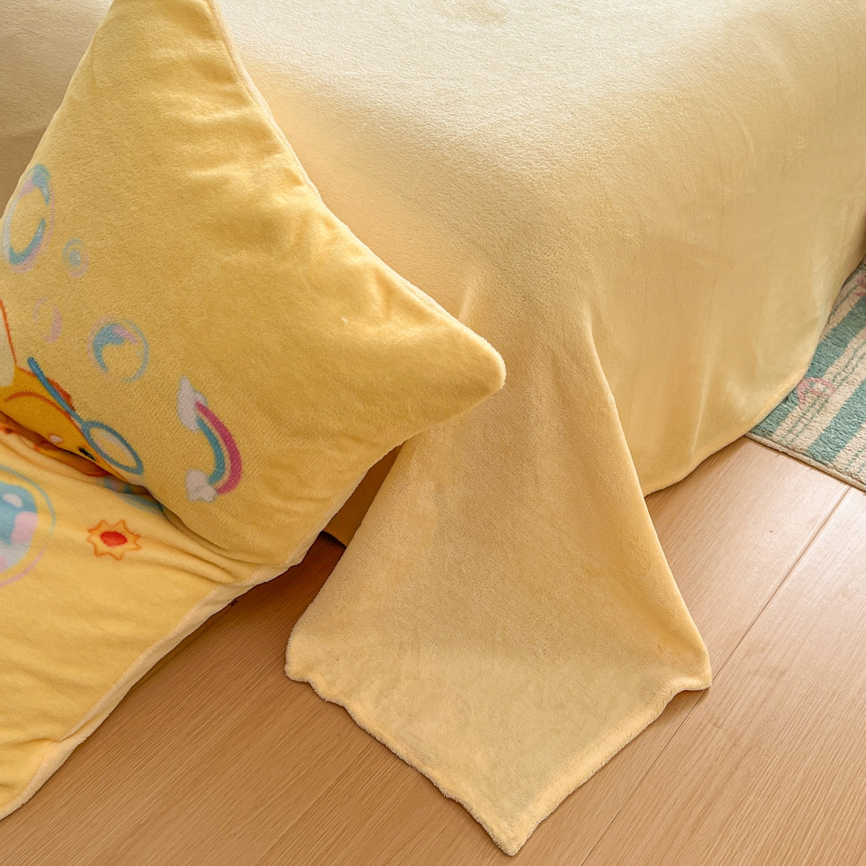 91家纺网 家纺一手货源 找家纺 浩诚 2025新款高克重牛奶绒大版卡通四件套 小奶龙