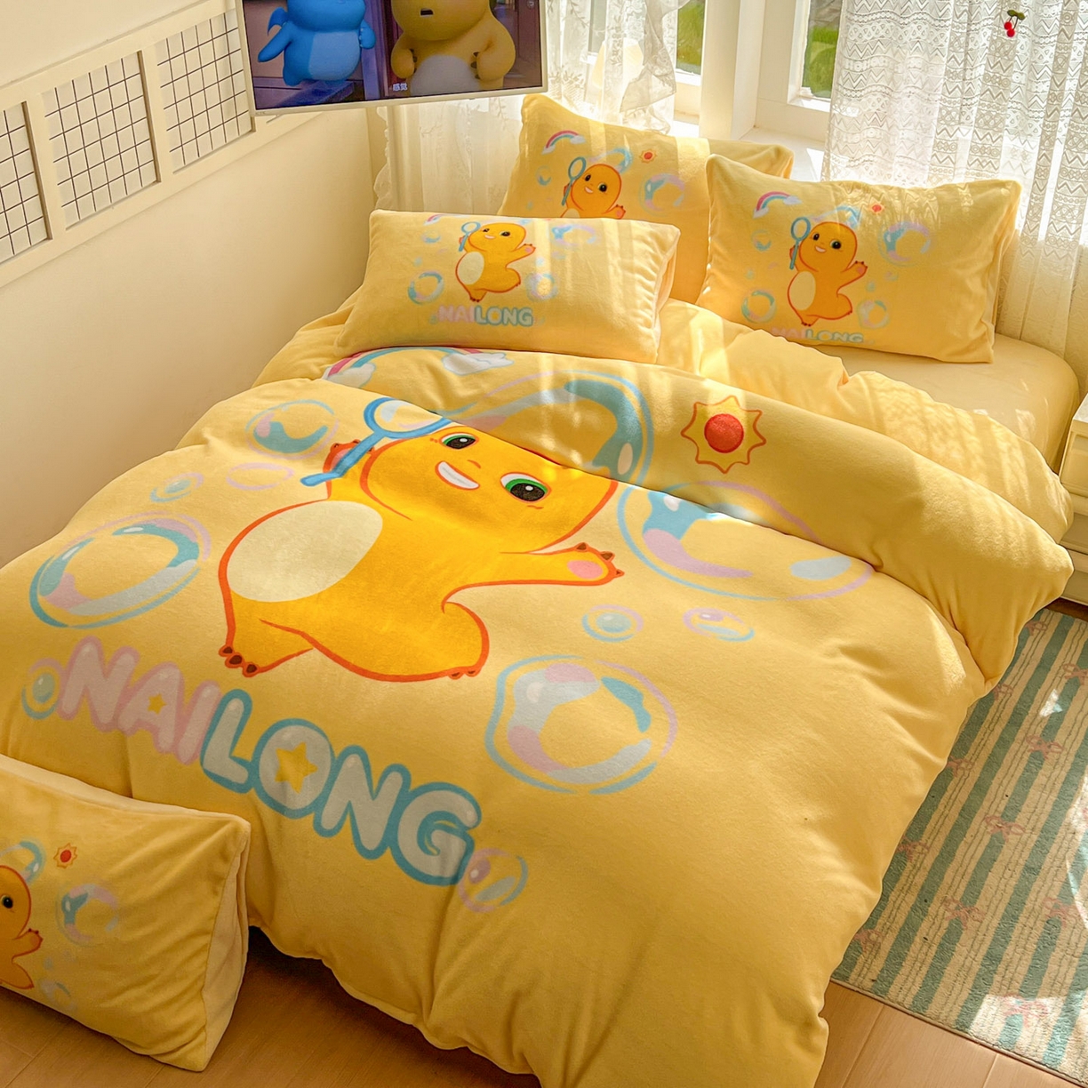 91家纺网 家纺一手货源 找家纺 浩诚 2025新款高克重牛奶绒大版卡通四件套 小奶龙