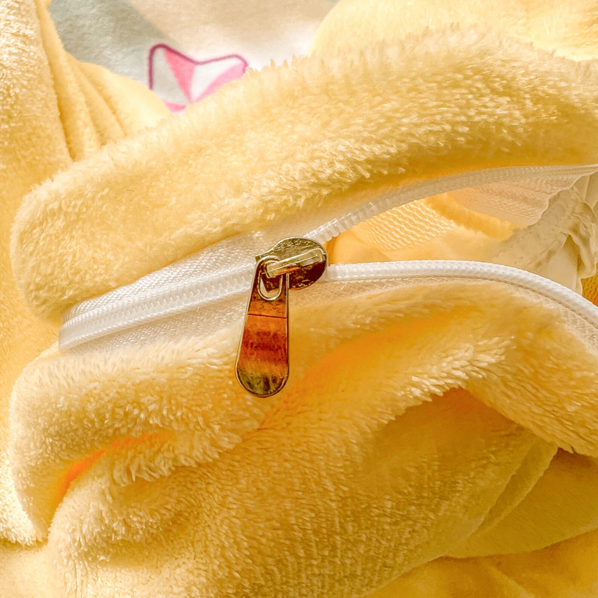 91家纺网 家纺一手货源 找家纺 浩诚 2025新款高克重牛奶绒大版卡通四件套 小奶龙