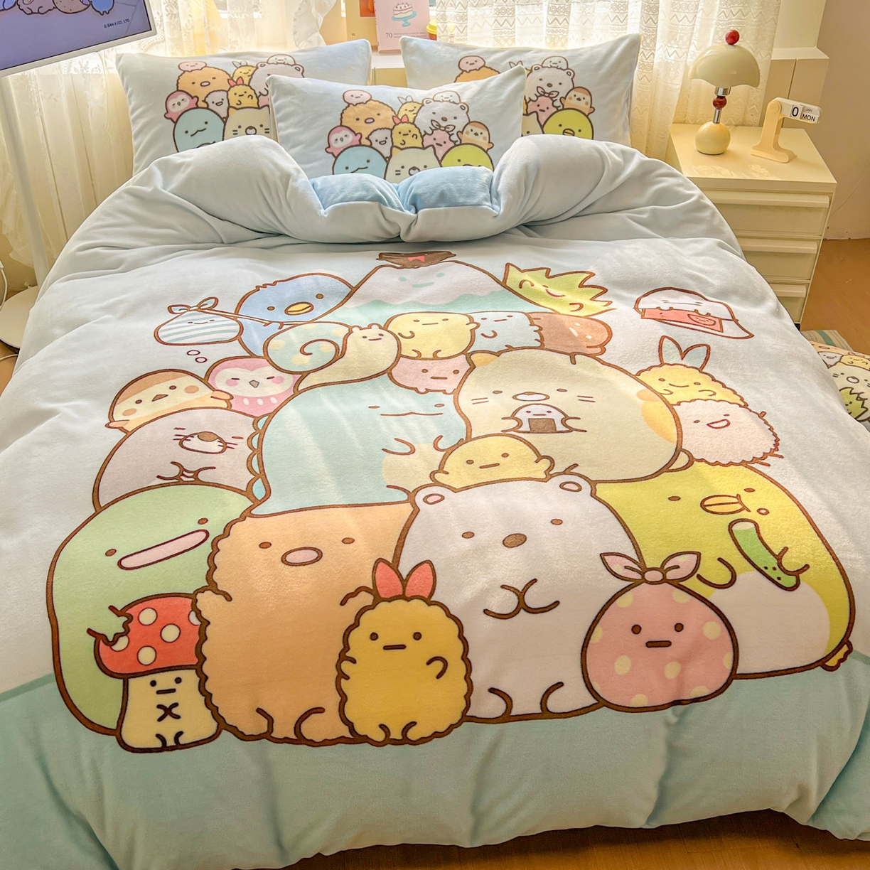 91家纺网 家纺一手货源 找家纺 浩诚 2025新款高克重牛奶绒大版卡通四件套 小伙伴