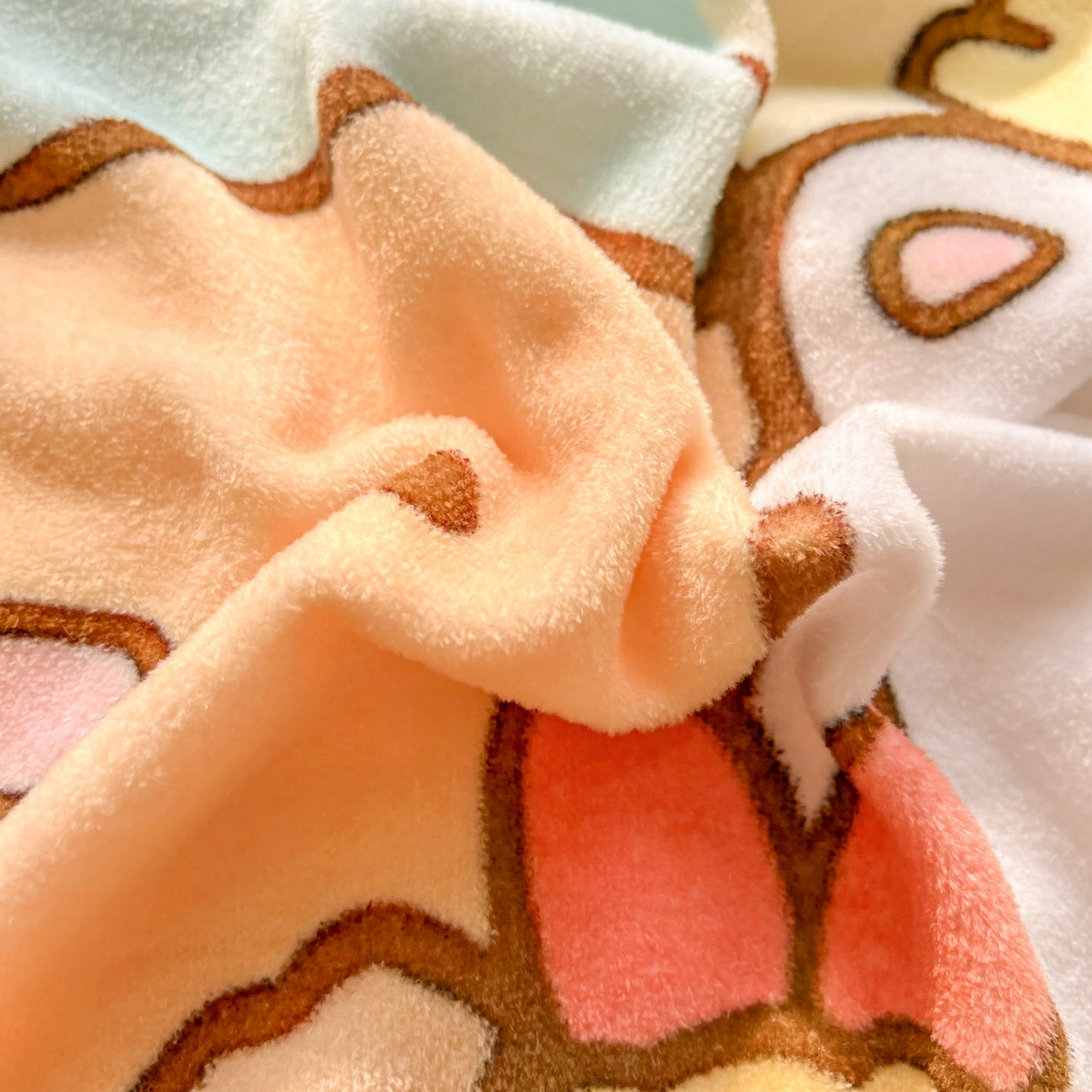 91家纺网 家纺一手货源 找家纺 浩诚 2025新款高克重牛奶绒大版卡通四件套 小伙伴