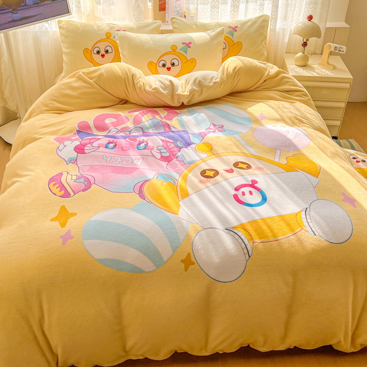 91家纺网 家纺一手货源 找家纺 浩诚 2025新款高克重牛奶绒大版卡通四件套 棒棒糖蛋仔