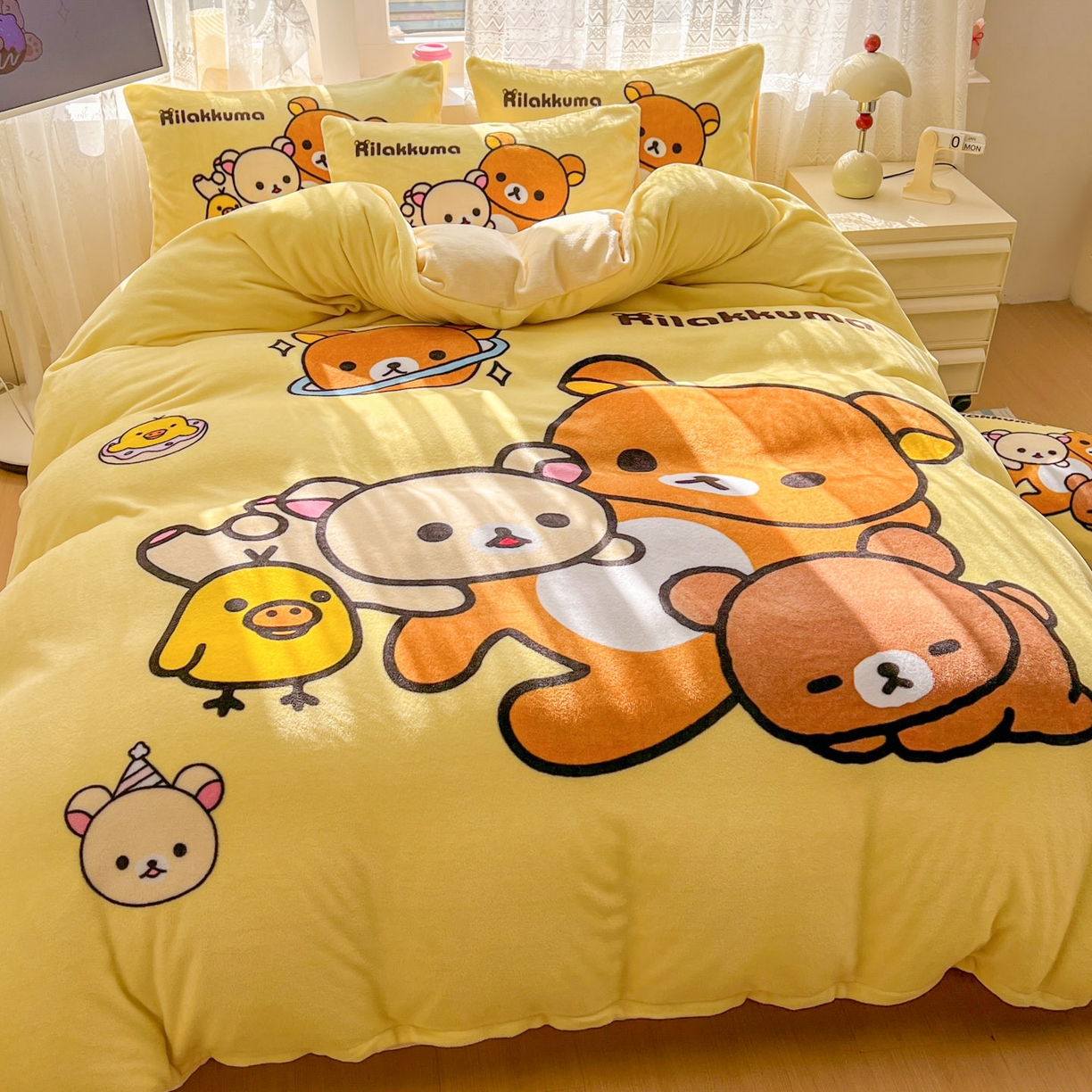 91家纺网 家纺一手货源 找家纺 浩诚 2025新款高克重牛奶绒大版卡通四件套 开心小熊