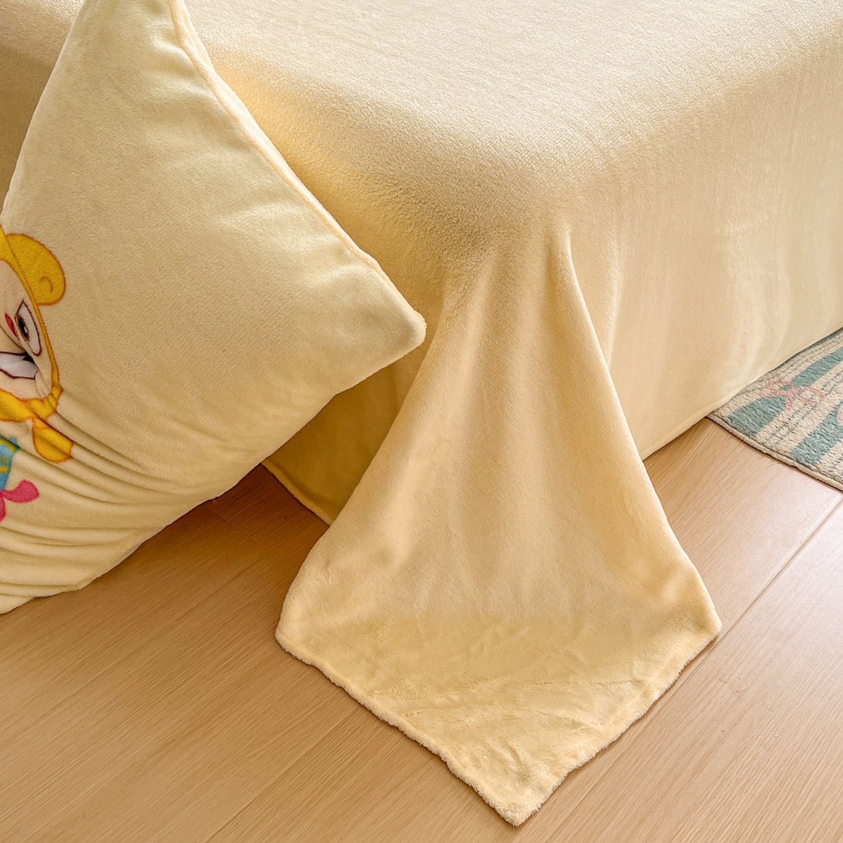 91家纺网 家纺一手货源 找家纺 浩诚 2025新款高克重牛奶绒大版卡通四件套 蛋仔派对