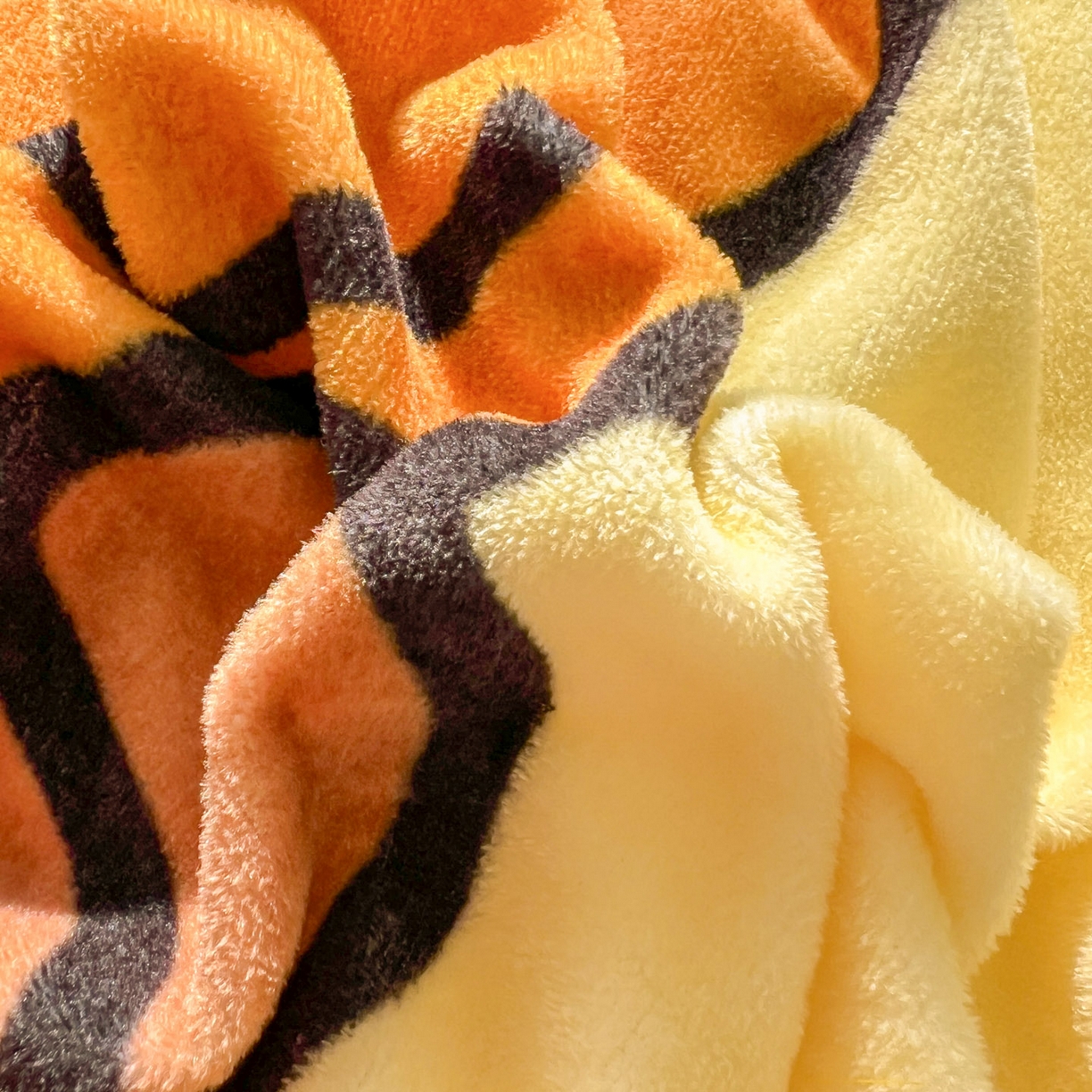 91家纺网 家纺一手货源 找家纺 浩诚 2025新款高克重牛奶绒大版卡通四件套 开心小熊