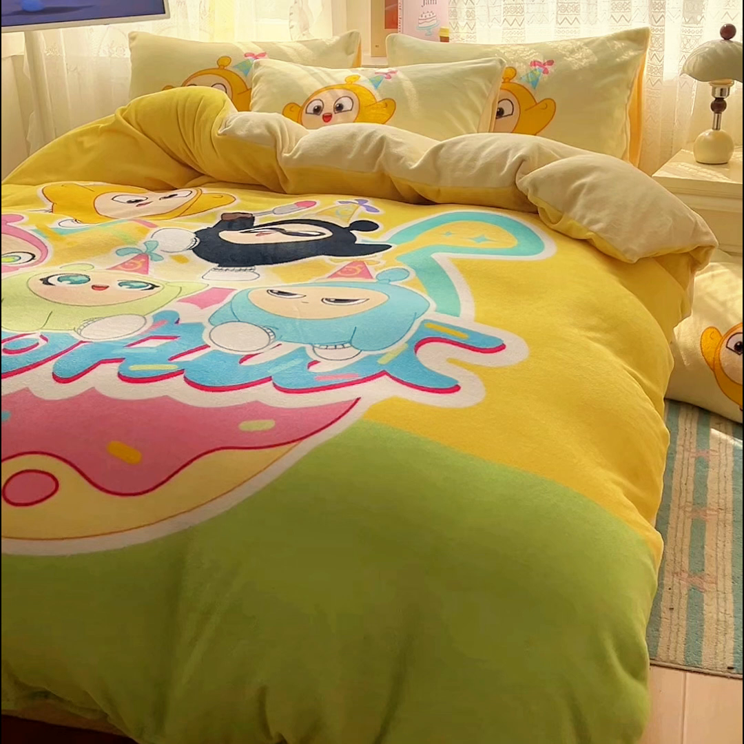 91家纺网 家纺一手货源 找家纺 浩诚 2025新款高克重牛奶绒大版卡通四件套 蛋仔派对