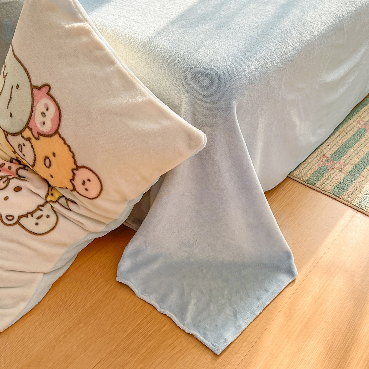 91家纺网 家纺一手货源 找家纺 浩诚 2025新款高克重牛奶绒大版卡通四件套 小伙伴