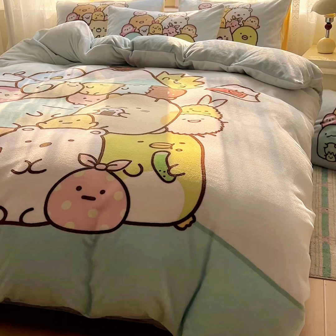 91家纺网 家纺一手货源 找家纺 浩诚 2025新款高克重牛奶绒大版卡通四件套 小伙伴