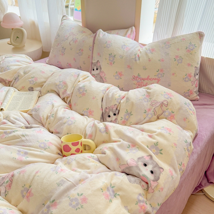 91家纺网 家纺一手货源 找家纺 梦舒阳家纺 2025牛奶绒四件套牛奶绒单被套牛奶绒床笠款四件套小清新可爱套件 猫咪酱