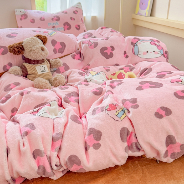 91家纺网 家纺一手货源 找家纺 梦舒阳家纺 2025牛奶绒四件套牛奶绒单被套牛奶绒床笠款四件套小清新可爱套件 豹纹猫咪