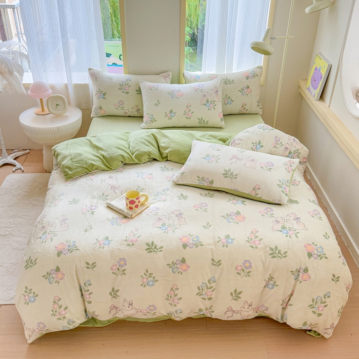 91家纺网 家纺一手货源 找家纺 梦舒阳家纺 2025牛奶绒四件套牛奶绒单被套牛奶绒床笠款四件套小清新可爱套件 绿意盎然