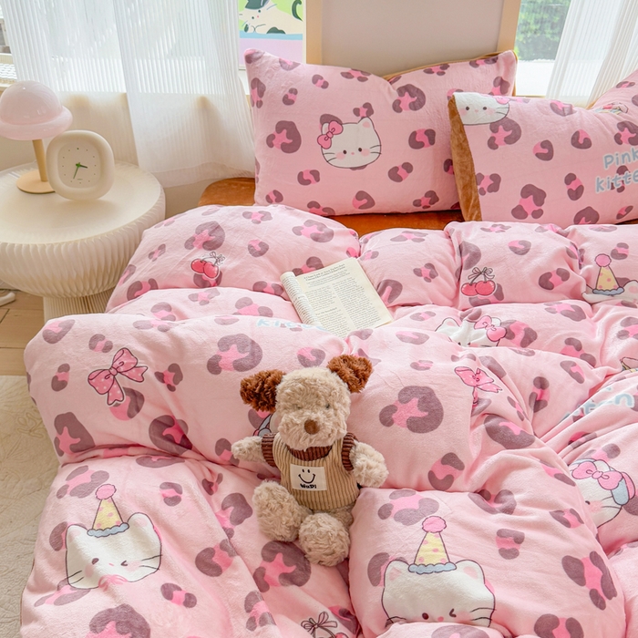 91家纺网 家纺一手货源 找家纺 梦舒阳家纺 2025牛奶绒四件套牛奶绒单被套牛奶绒床笠款四件套小清新可爱套件 豹纹猫咪