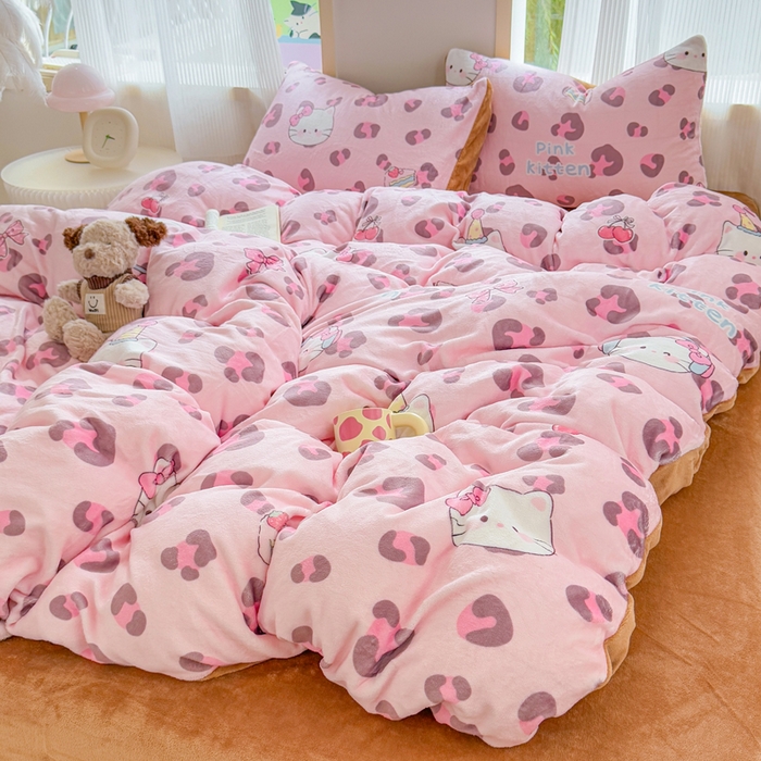 91家纺网 家纺一手货源 找家纺 梦舒阳家纺 2025牛奶绒四件套牛奶绒单被套牛奶绒床笠款四件套小清新可爱套件 豹纹猫咪