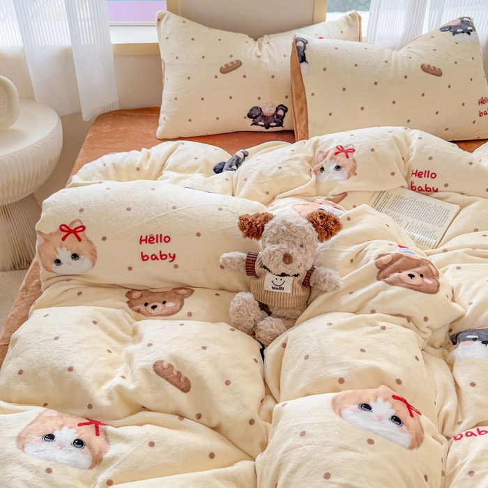 91家纺网 家纺一手货源 找家纺 梦舒阳家纺 2025牛奶绒四件套牛奶绒单被套牛奶绒床笠款四件套小清新可爱套件 咔咔小熊