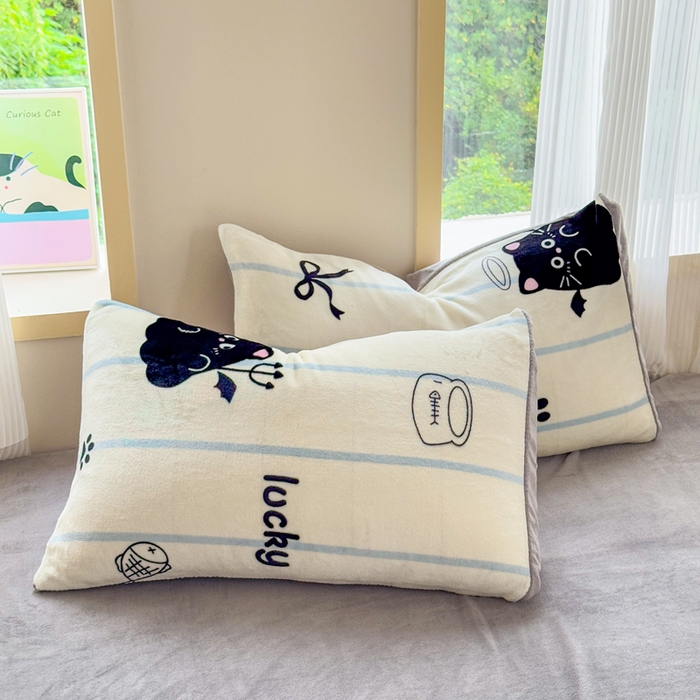 91家纺网 家纺一手货源 找家纺 梦舒阳家纺 2025牛奶绒四件套牛奶绒单被套牛奶绒床笠款四件套小清新可爱套件 煤球宝贝