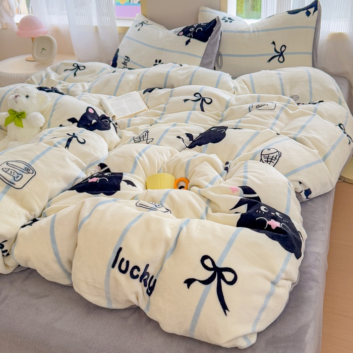 91家纺网 家纺一手货源 找家纺 梦舒阳家纺 2025牛奶绒四件套牛奶绒单被套牛奶绒床笠款四件套小清新可爱套件 煤球宝贝