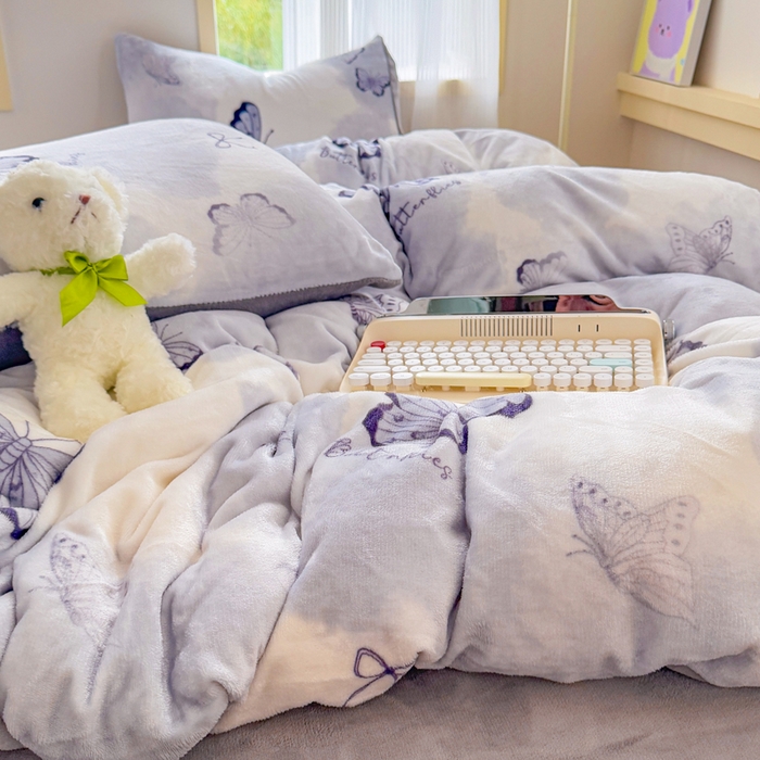 91家纺网 家纺一手货源 找家纺 梦舒阳家纺 2025牛奶绒四件套牛奶绒单被套牛奶绒床笠款四件套小清新可爱套件 炫影蝴蝶