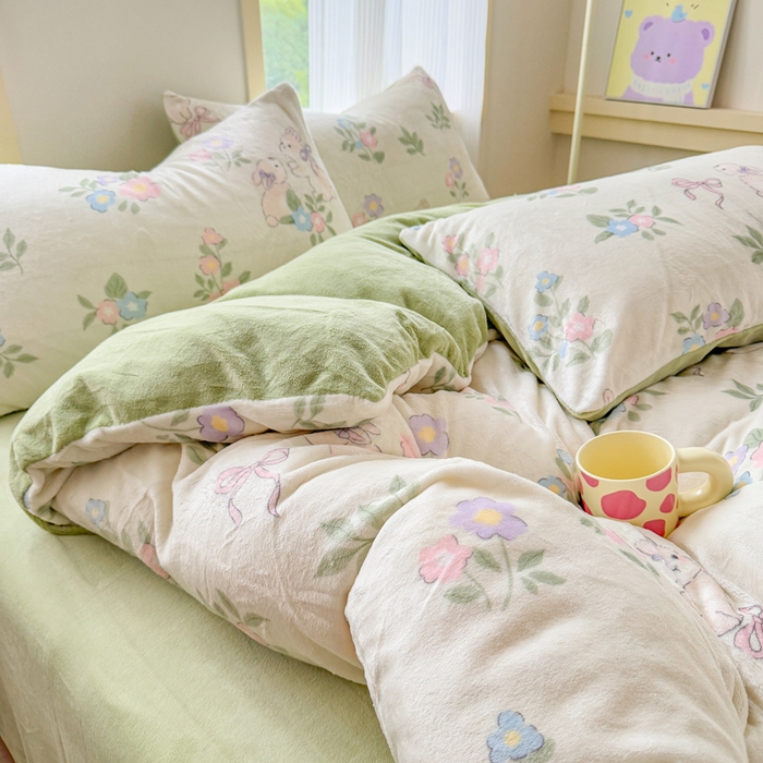 91家纺网 家纺一手货源 找家纺 梦舒阳家纺 2025牛奶绒四件套牛奶绒单被套牛奶绒床笠款四件套小清新可爱套件 绿意盎然