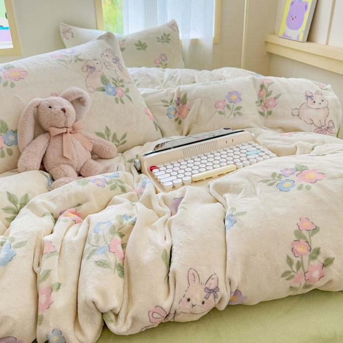 91家纺网 家纺一手货源 找家纺 梦舒阳家纺 2025牛奶绒四件套牛奶绒单被套牛奶绒床笠款四件套小清新可爱套件 绿意盎然