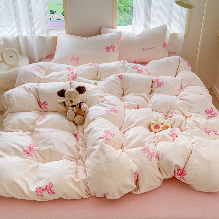 91家纺网 家纺一手货源 找家纺 梦舒阳家纺 2025牛奶绒四件套牛奶绒单被套牛奶绒床笠款四件套小清新可爱套件 蝴蝶结