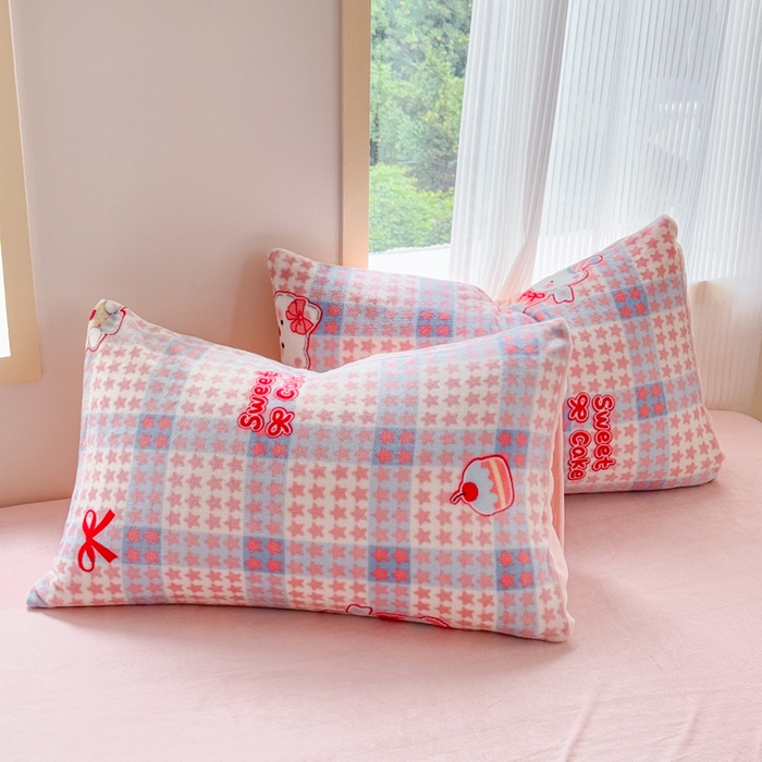 91家纺网 家纺一手货源 找家纺 梦舒阳家纺 2025牛奶绒四件套牛奶绒单被套牛奶绒床笠款四件套小清新可爱套件 蛋糕猫咪