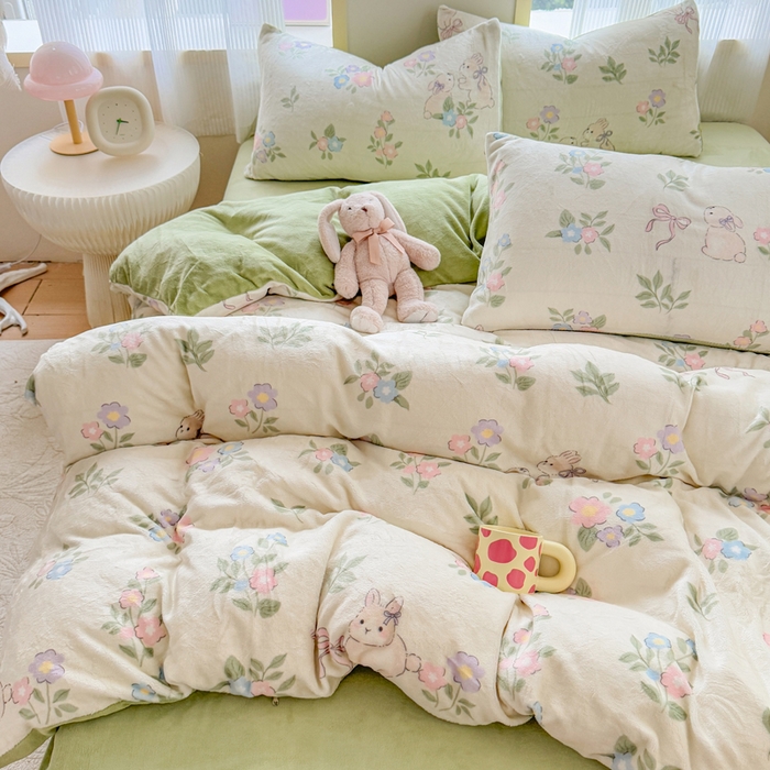 91家纺网 家纺一手货源 找家纺 梦舒阳家纺 2025牛奶绒四件套牛奶绒单被套牛奶绒床笠款四件套小清新可爱套件 绿意盎然