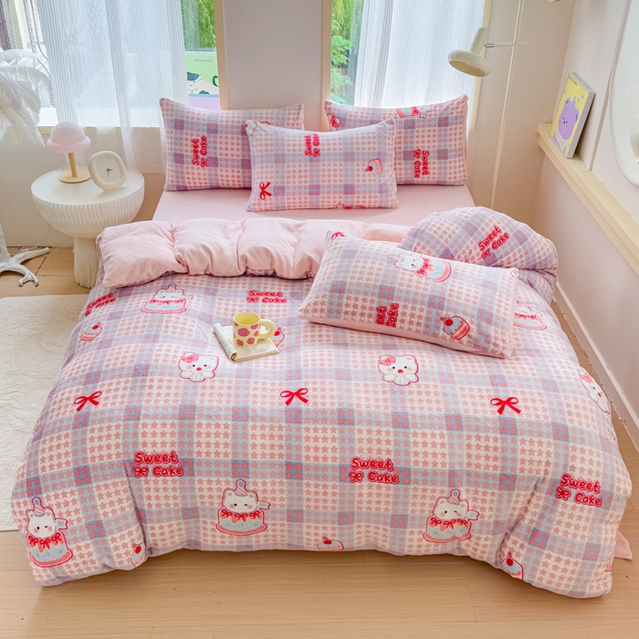 91家纺网 家纺一手货源 找家纺 梦舒阳家纺 2025牛奶绒四件套牛奶绒单被套牛奶绒床笠款四件套小清新可爱套件 蛋糕猫咪