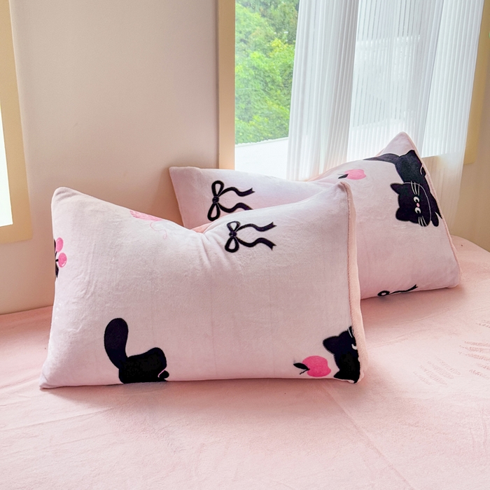 91家纺网 家纺一手货源 找家纺 梦舒阳家纺 2025牛奶绒四件套牛奶绒单被套牛奶绒床笠款四件套小清新可爱套件 炫酷黑猫