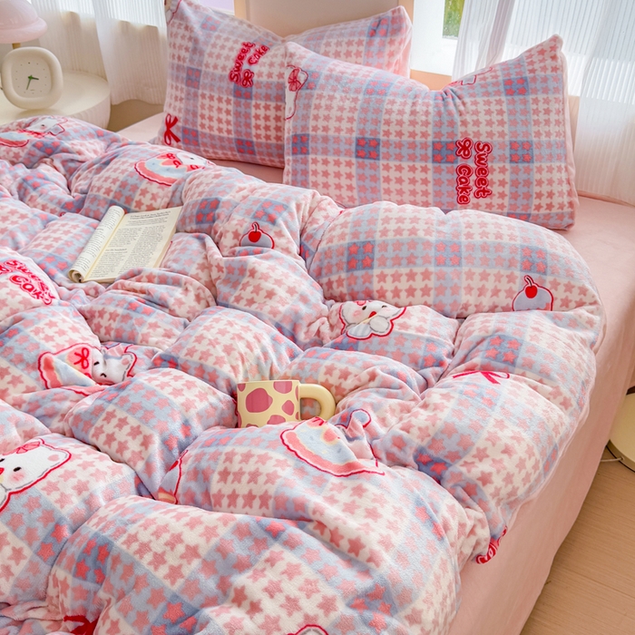 91家纺网 家纺一手货源 找家纺 梦舒阳家纺 2025牛奶绒四件套牛奶绒单被套牛奶绒床笠款四件套小清新可爱套件 蛋糕猫咪