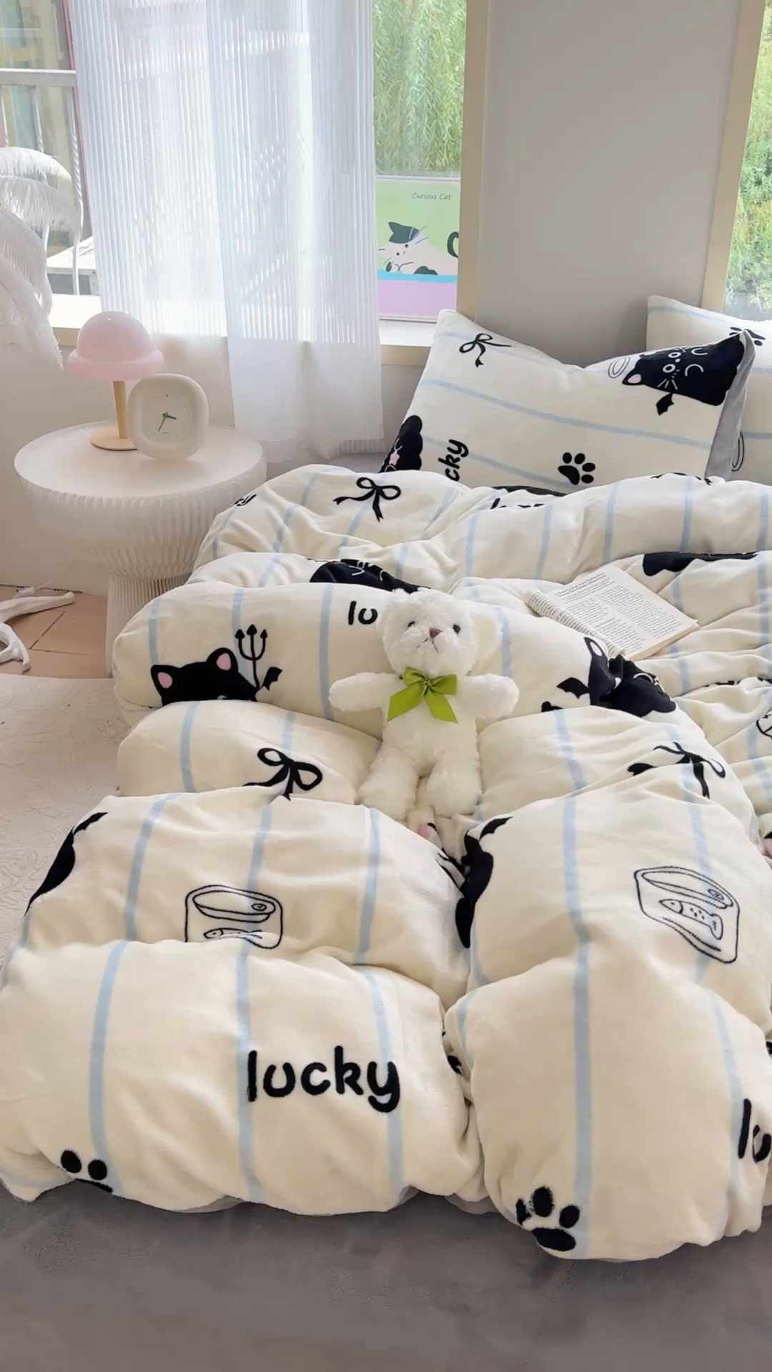 91家纺网 家纺一手货源 找家纺 梦舒阳家纺 2025牛奶绒四件套牛奶绒单被套牛奶绒床笠款四件套小清新可爱套件 煤球宝贝