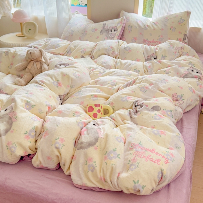 91家纺网 家纺一手货源 找家纺 梦舒阳家纺 2025牛奶绒四件套牛奶绒单被套牛奶绒床笠款四件套小清新可爱套件 猫咪酱