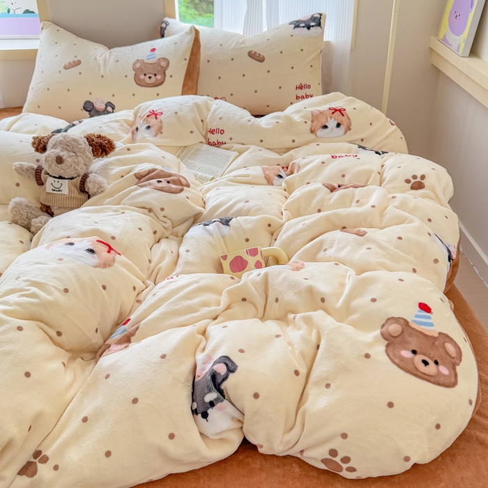 91家纺网 家纺一手货源 找家纺 梦舒阳家纺 2025牛奶绒四件套牛奶绒单被套牛奶绒床笠款四件套小清新可爱套件 咔咔小熊