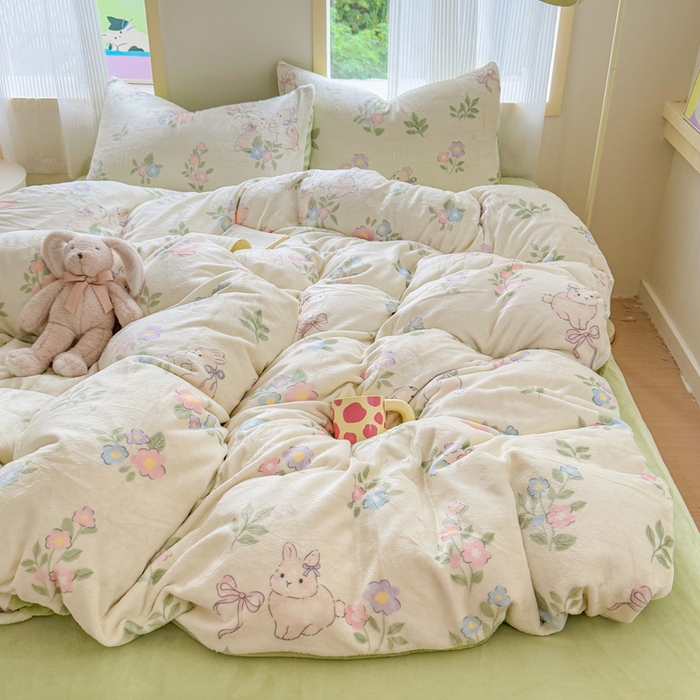 91家纺网 家纺一手货源 找家纺 梦舒阳家纺 2025牛奶绒四件套牛奶绒单被套牛奶绒床笠款四件套小清新可爱套件 绿意盎然