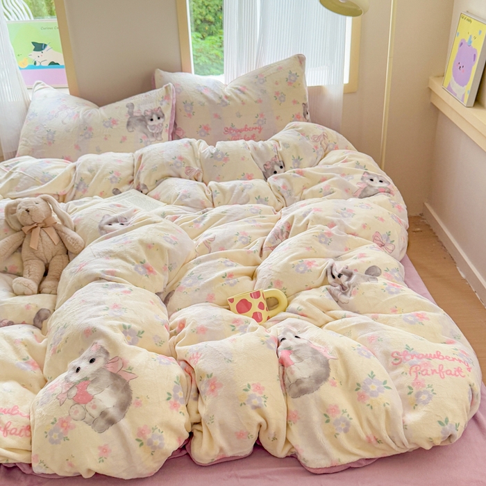 91家纺网 家纺一手货源 找家纺 梦舒阳家纺 2025牛奶绒四件套牛奶绒单被套牛奶绒床笠款四件套小清新可爱套件 猫咪酱