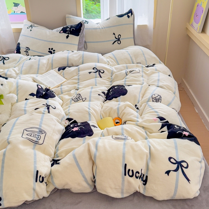 91家纺网 家纺一手货源 找家纺 梦舒阳家纺 2025牛奶绒四件套牛奶绒单被套牛奶绒床笠款四件套小清新可爱套件 煤球宝贝