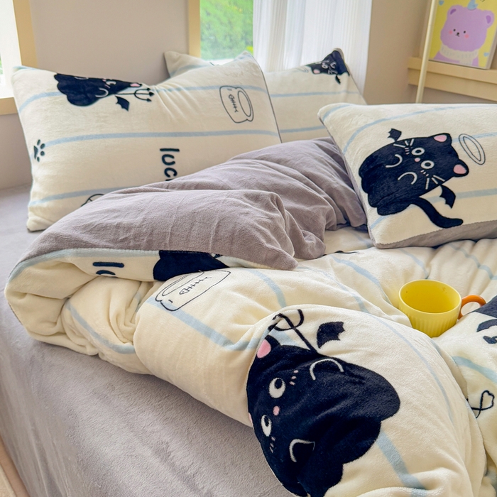 91家纺网 家纺一手货源 找家纺 梦舒阳家纺 2025牛奶绒四件套牛奶绒单被套牛奶绒床笠款四件套小清新可爱套件 煤球宝贝