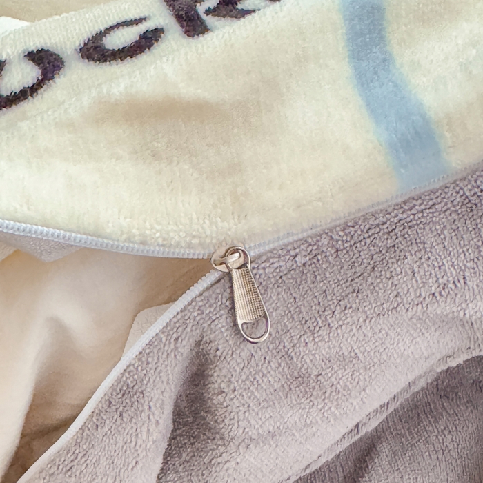 91家纺网 家纺一手货源 找家纺 梦舒阳家纺 2025牛奶绒四件套牛奶绒单被套牛奶绒床笠款四件套小清新可爱套件 煤球宝贝