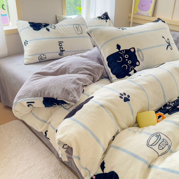 91家纺网 家纺一手货源 找家纺 梦舒阳家纺 2025牛奶绒四件套牛奶绒单被套牛奶绒床笠款四件套小清新可爱套件 煤球宝贝