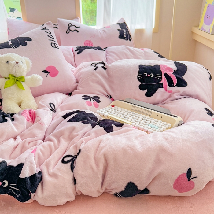 91家纺网 家纺一手货源 找家纺 梦舒阳家纺 2025牛奶绒四件套牛奶绒单被套牛奶绒床笠款四件套小清新可爱套件 炫酷黑猫