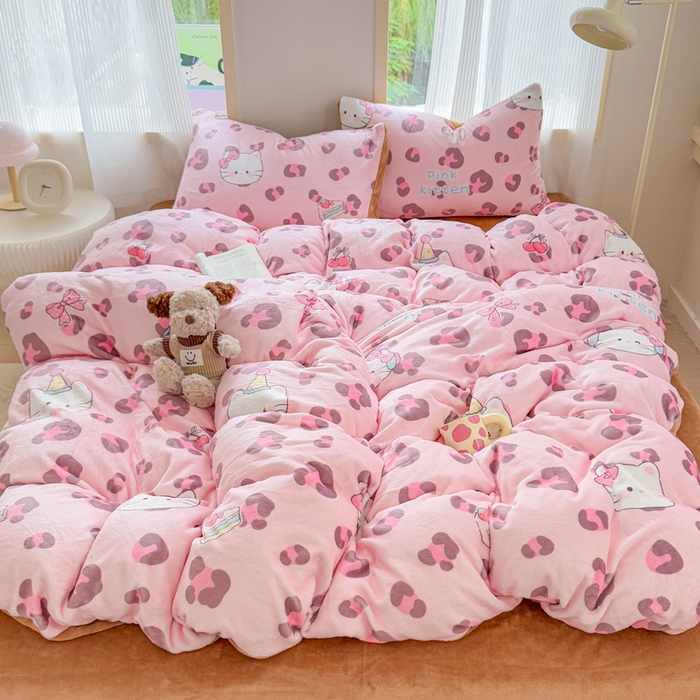 91家纺网 家纺一手货源 找家纺 梦舒阳家纺 2025牛奶绒四件套牛奶绒单被套牛奶绒床笠款四件套小清新可爱套件 豹纹猫咪