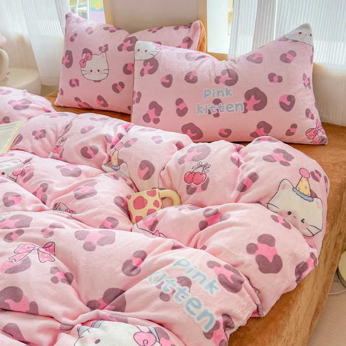 91家纺网 家纺一手货源 找家纺 梦舒阳家纺 2025牛奶绒四件套牛奶绒单被套牛奶绒床笠款四件套小清新可爱套件 豹纹猫咪