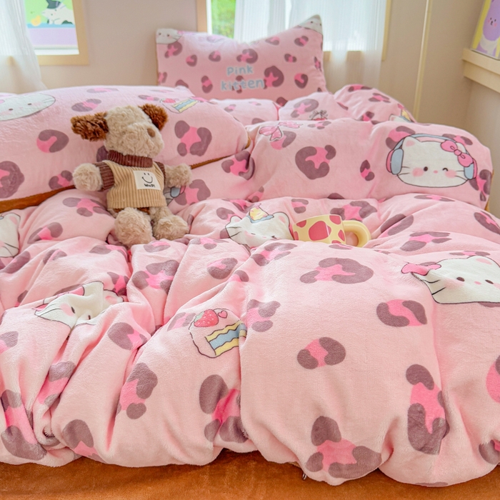 91家纺网 家纺一手货源 找家纺 梦舒阳家纺 2025牛奶绒四件套牛奶绒单被套牛奶绒床笠款四件套小清新可爱套件 豹纹猫咪