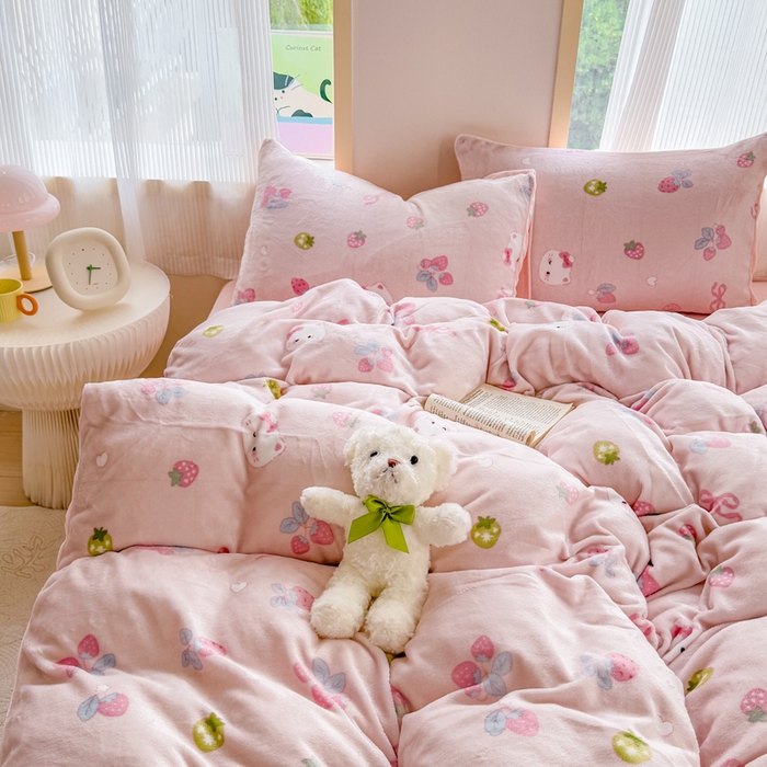 91家纺网 家纺一手货源 找家纺 梦舒阳家纺 2025牛奶绒四件套牛奶绒单被套牛奶绒床笠款四件套小清新可爱套件 草莓猫咪