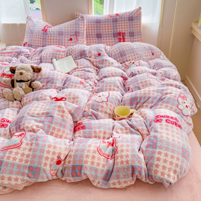 91家纺网 家纺一手货源 找家纺 梦舒阳家纺 2025牛奶绒四件套牛奶绒单被套牛奶绒床笠款四件套小清新可爱套件 蛋糕猫咪