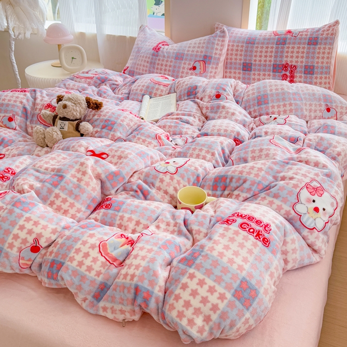 91家纺网 家纺一手货源 找家纺 梦舒阳家纺 2025牛奶绒四件套牛奶绒单被套牛奶绒床笠款四件套小清新可爱套件 蛋糕猫咪