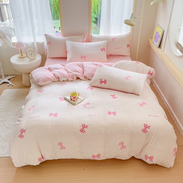 91家纺网 家纺一手货源 找家纺 梦舒阳家纺 2025牛奶绒四件套牛奶绒单被套牛奶绒床笠款四件套小清新可爱套件 蝴蝶结