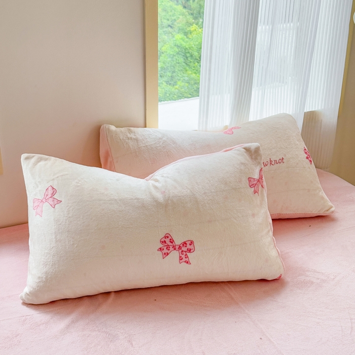 91家纺网 家纺一手货源 找家纺 梦舒阳家纺 2025牛奶绒四件套牛奶绒单被套牛奶绒床笠款四件套小清新可爱套件 蝴蝶结