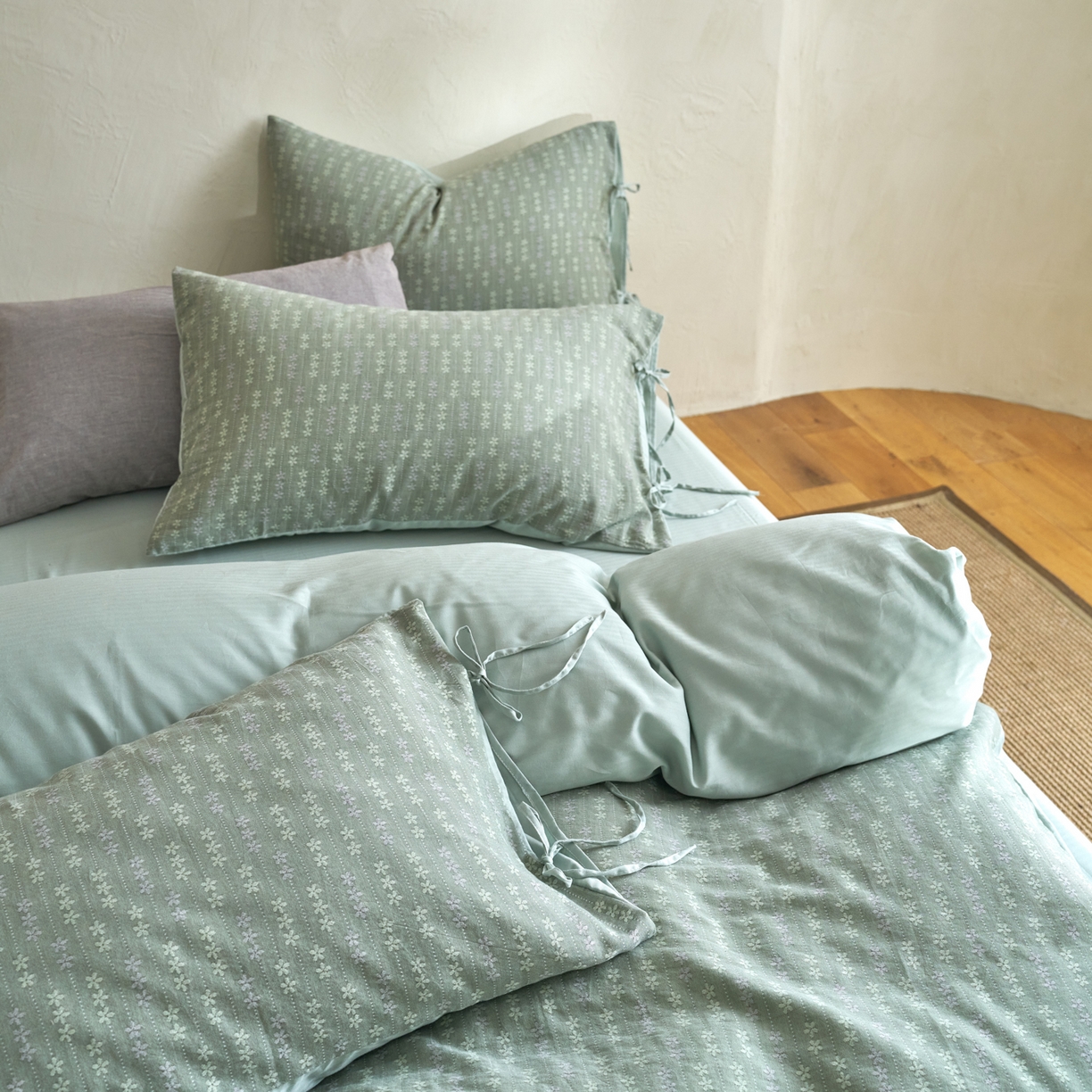 91家纺网 家纺一手货源 找家纺 久典家居 2025新款全棉色织提花系带款四件套-花锦系列（买家秀找客服) 花锦-绿