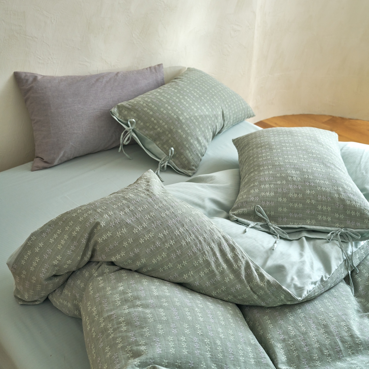 91家纺网 家纺一手货源 找家纺 久典家居 2025新款全棉色织提花系带款四件套-花锦系列（买家秀找客服) 花锦-绿