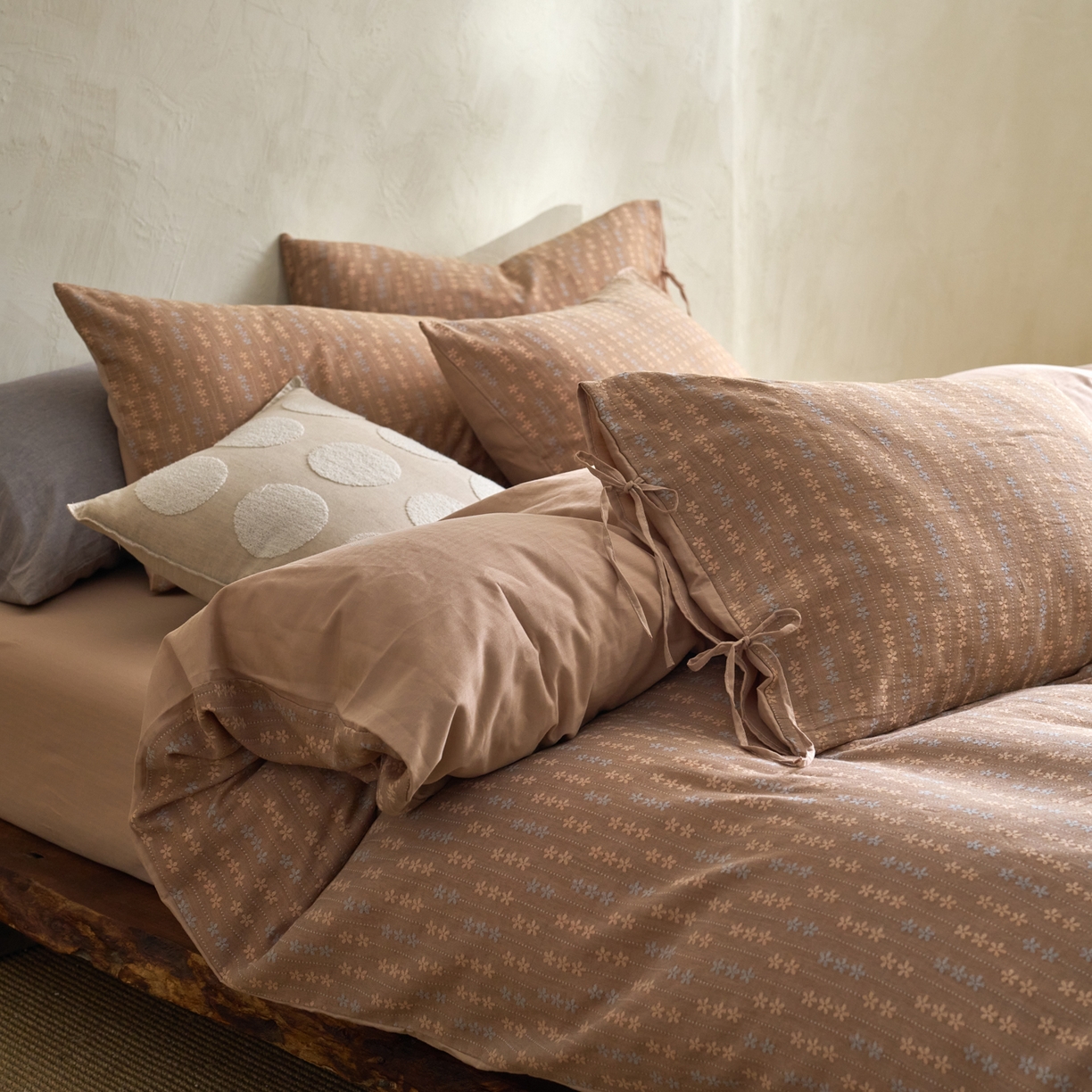 91家纺网 家纺一手货源 找家纺 久典家居 2025新款全棉色织提花系带款四件套-花锦系列（买家秀找客服) 花锦-咖